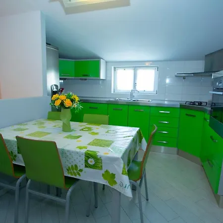 Loncar Lägenhet Tučepi