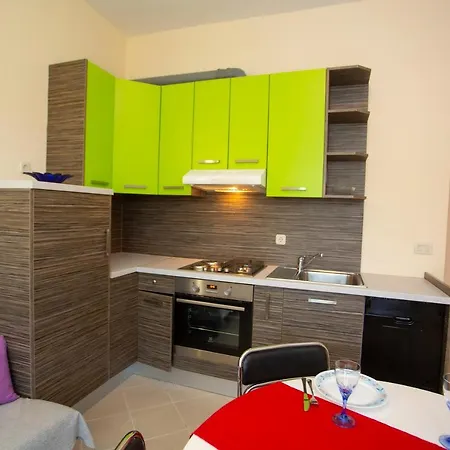 Loncar Lägenhet Tučepi