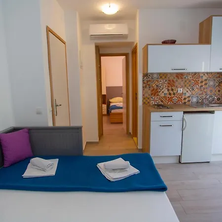 Loncar Lägenhet Tučepi