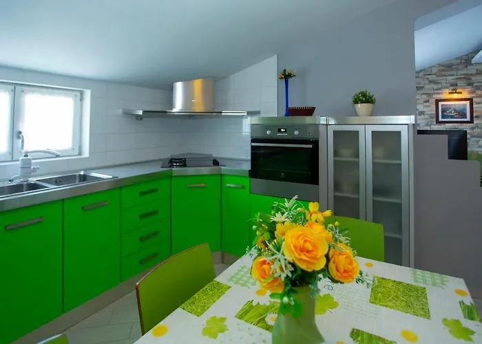 Loncar Apartment *